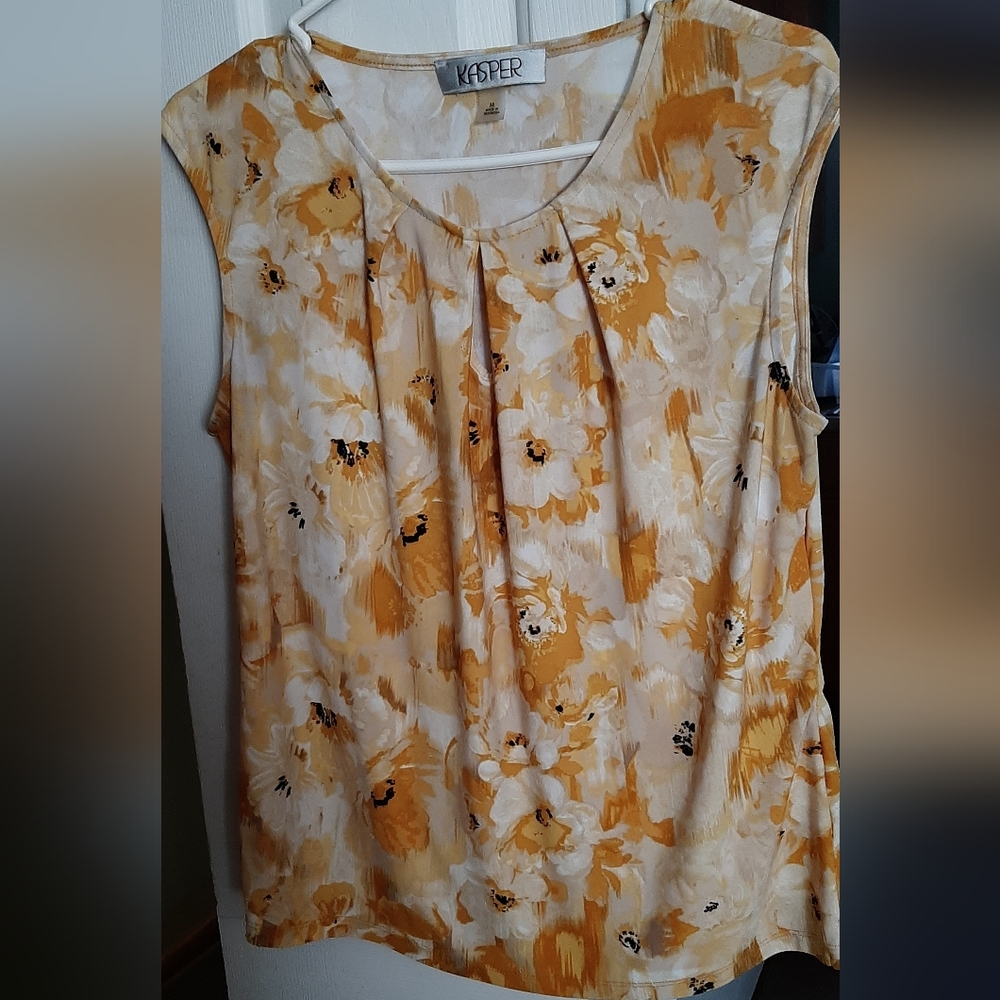 Kasper Floral Keyhole Pleated Neckline Cap Sleeve Knit Blouse Size Medium